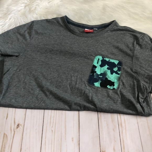 Puma tee size XL (fits like L) - Picture 2 of 9